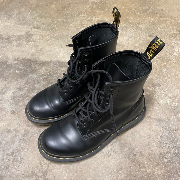 dr martens | 1460 smooth leather lace up boots - Picture 5 of 9